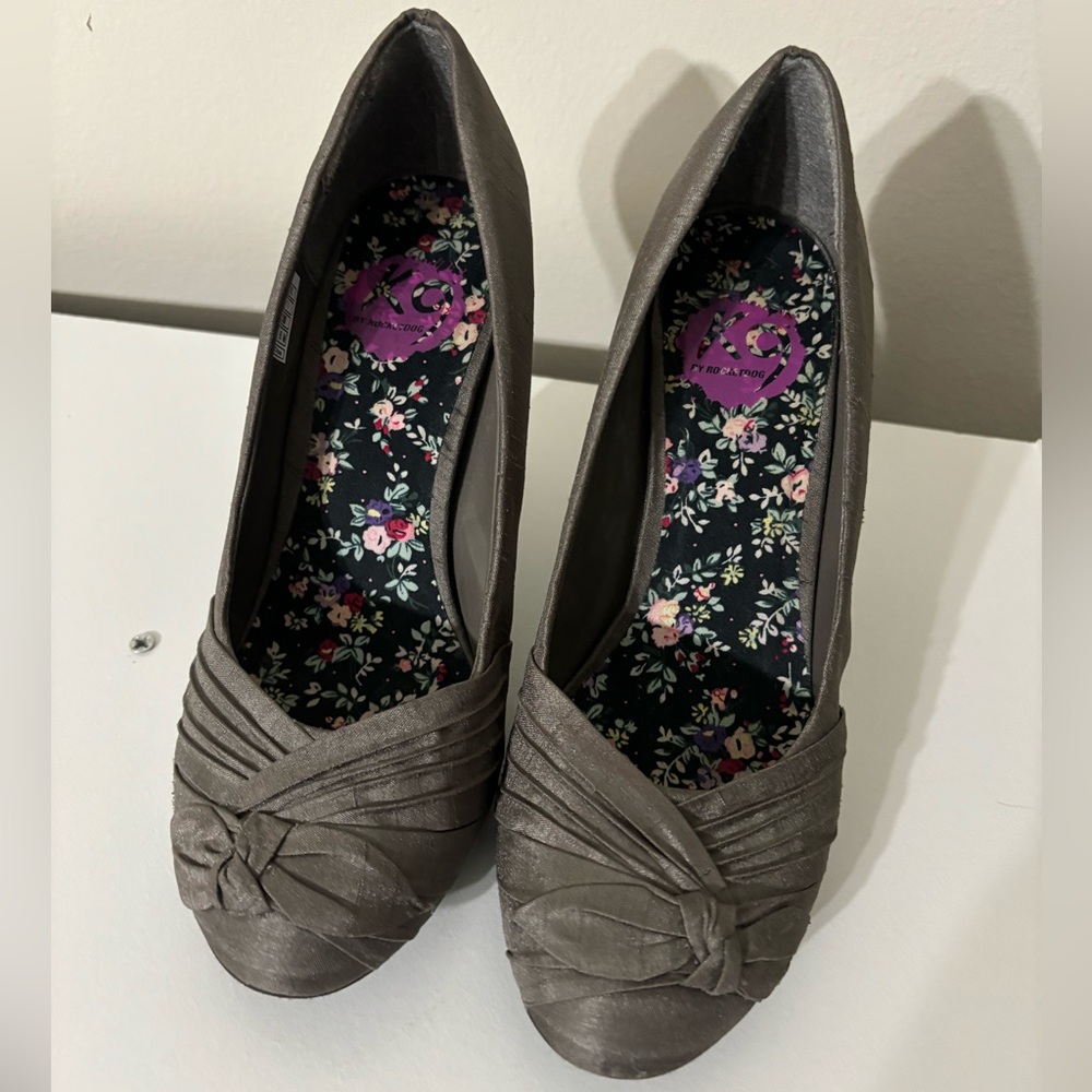Gray Heels - Picture 2 of 6